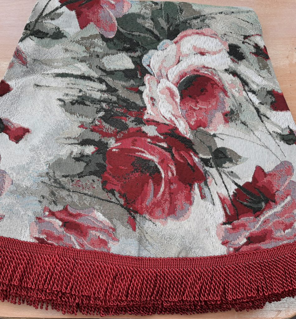 Гобеленовая скатерть "Акварельные розы" круглая160см  